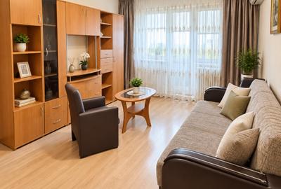 Apartament cu 3 camere semidecomandat în Craiovița Nouă