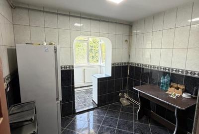Apartament cu 3 camere decomandat, mobilat în Central