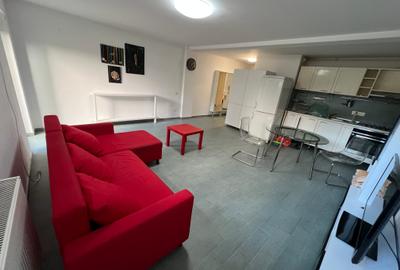 INCHIRIEZ apartament 2 camere cu curte,renovat,zona Strand - 2