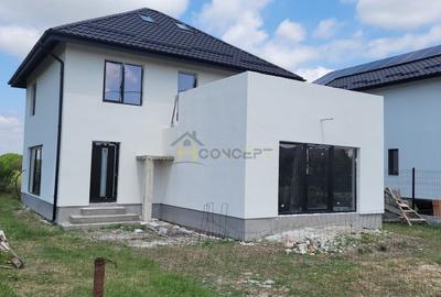 Casă individuală cu 5 camere în Cornetu