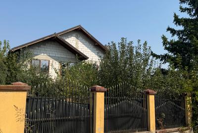 Casă individuală cu 5 camere în Vânătorii Mari