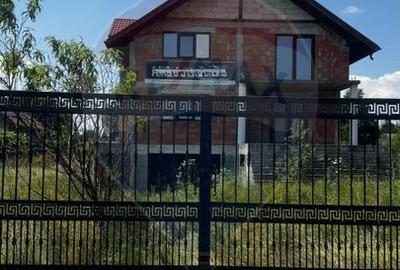Casă / Vilă cu 6 camere de vânzare - 3