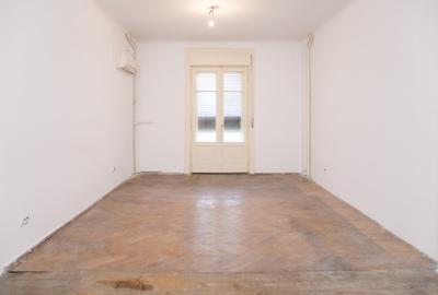 Apartament cu 3 camere circular în P-ța Unirii