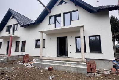 Casă cu 6 camere în Est