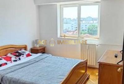 Apartament cu 4 camere decomandat, mobilat în Calea Călărașilor