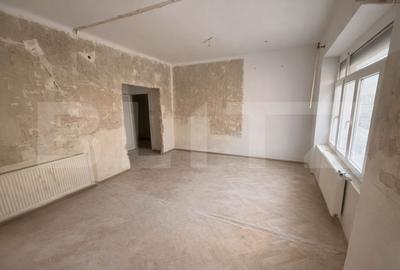 Apartament cu 3 camere decomandat în Centrul Istoric