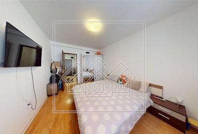 Apartament mobilat, 2 camere, 2 balcoane, loc de parcare -T. Ricci - 13
