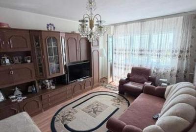 Apartament cu 3 camere în Tei