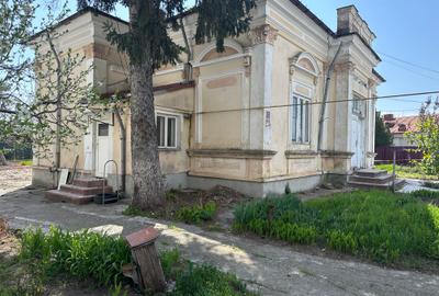 Casă cu 5 camere în Central