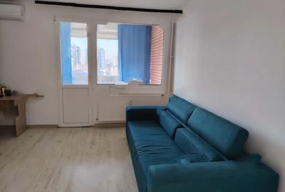 Apartament cu 3 camere semidecomandat, mobilat în Titan