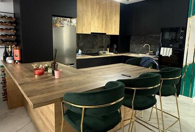 Penthouse cu 5 camere în Independenței