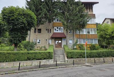 Garsonieră decomandată, mobilată în Răcădău