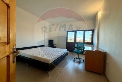 Casa cu teren de inchiriat in Palazu Mare - 3