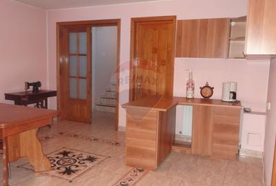 De VANZARE Casa spațioasă S+P+1E+M | Zona STIREX in Galati - 21