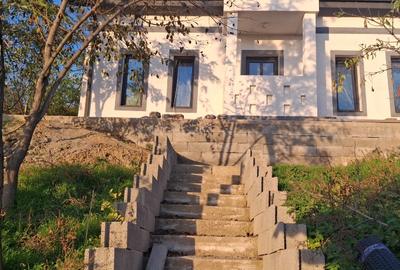 Casă individuală cu 5 camere în Țigănași