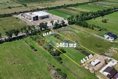 Teren intravilan - 5.469 mp, cu deschidere 44.4 m la DN1C - Cicârlău, Maramu - 2