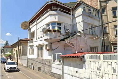 Casă cu 8 camere în Unirii