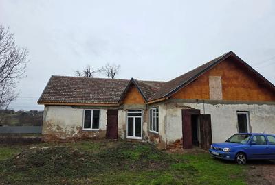 Casa cu teren spatios - 1