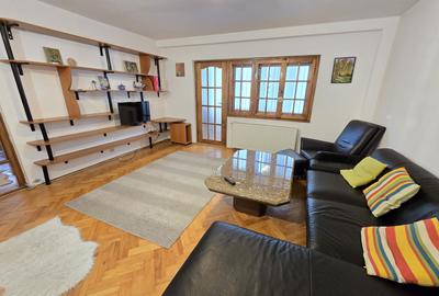 Apartament cu 2 camere semidecomandat, mobilat în Văcăresti