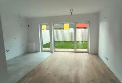 Apartament cu 4 camere semidecomandat în Periferie