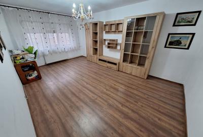 Apartament cu 2 camere decomandat Et 1 Zona Aradului