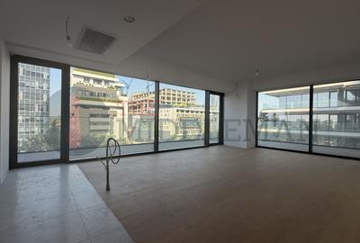 Apartament cu 4 camere semidecomandat în Aviației