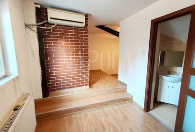 Apartament cu 4 camere semidecomandat, mobilat în Central