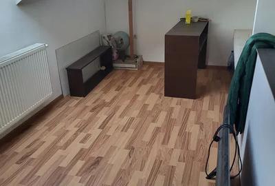 Apartamentla mansarda  de vanzare 3 camere de 66 mp zona : Floresti Porii - 3