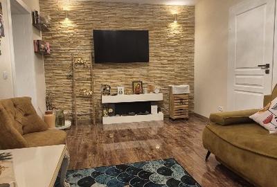 Apartament cu 3 camere semidecomandat, mobilat în Podu Roș