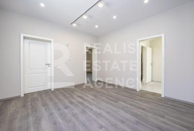 Vilă 8 camere, potrivită pentru birouri, echipe IT, avocați,zona 1 Mai - 44