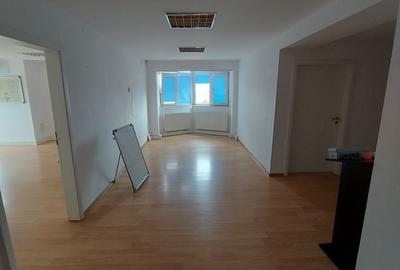 Spatiu 4 camere decomandat - 4