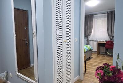 Apartament cu 3 camere semidecomandat, mobilat în Podu Roș