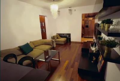 Apartament cu 3 camere semidecomandat în Titan