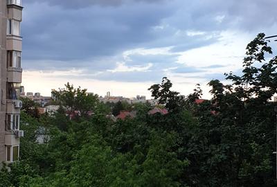 13 Septembrie Panduri, bloc mixt 1992, metrou Academia Militara - 13