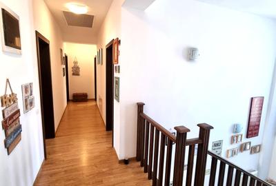 Chitila langa Lacul cu Nuferi si Padure - 12