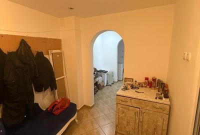 3 camere Pacurari - Toma Cozma- etaj 3 - 130000 euro - 2