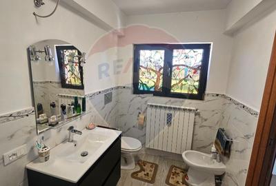 Casă / Vilă cu 5 camere de vânzare - 47