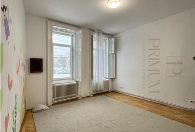 Casă individuală cu 10 camere în Lunei