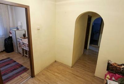Apartament cu 3 camere decomandat în Dacia
