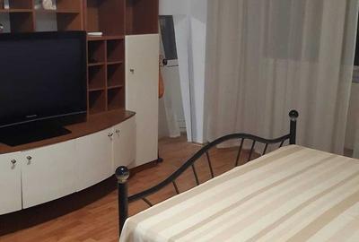 închiriez garsonieră, Mall Vitan, mobilată - 1