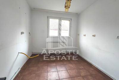 Apartament de vanzare cu 2 camere, decomandat, centrala proprie, Torontalului - 5