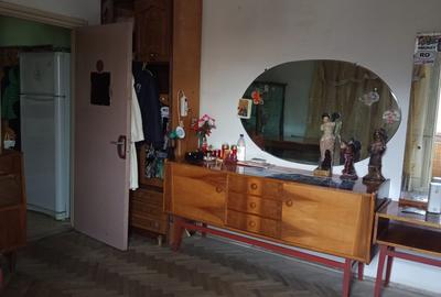 Apartament cu 3 camere semidecomandat în Titan