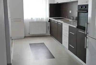 Apartament 3 camere, Etajul 1 , Strada Florilor- Florești - 1