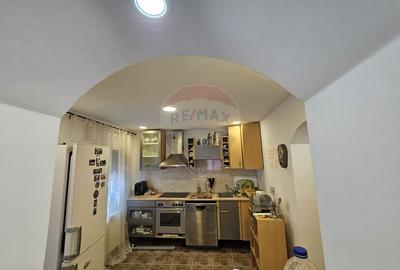 Casă solidă din cărămidă, mobilată, garaj, teren generos – Tarcău - 9