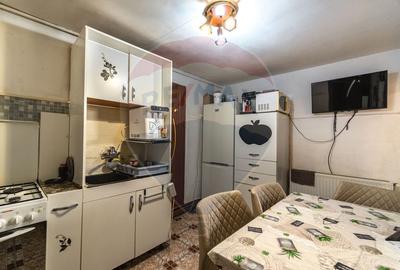 CASA COMPUSA DIN 2 APARTAMENTE, SCHEII BRASOVULUI| COMISION 0 - 14