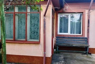 Casă cu 3 camere, garaj și anexe, teren 540 mp, zonă liniștită, fără trafic - 1