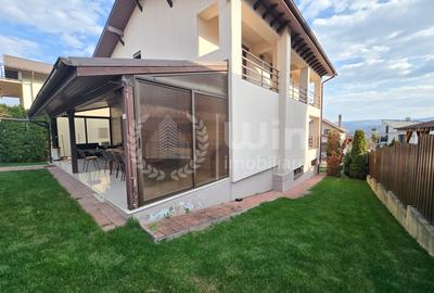 Casă individuală cu 10 camere în Iris