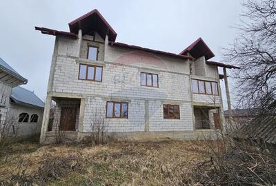 Casă / Vilă cu 12 camere, teren intravilan de 2869mp în Siminicea, SV - 2