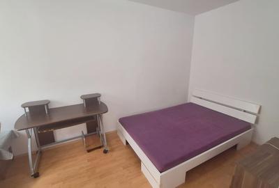 Apartament cu 3 camere semidecomandat, mobilat în Titan