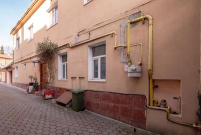 Vand casa Centrul Istoric  pretabila comercial/rezidential - 1